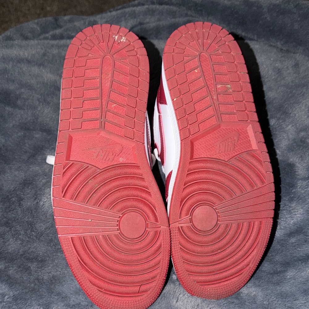 Nike Air Jordan Retro 1 High-Top - Picture 5 of 7